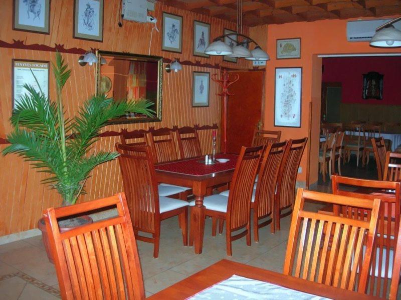 Fenyves Fogado Hotel Szurdokpüspöki Zewnętrze zdjęcie