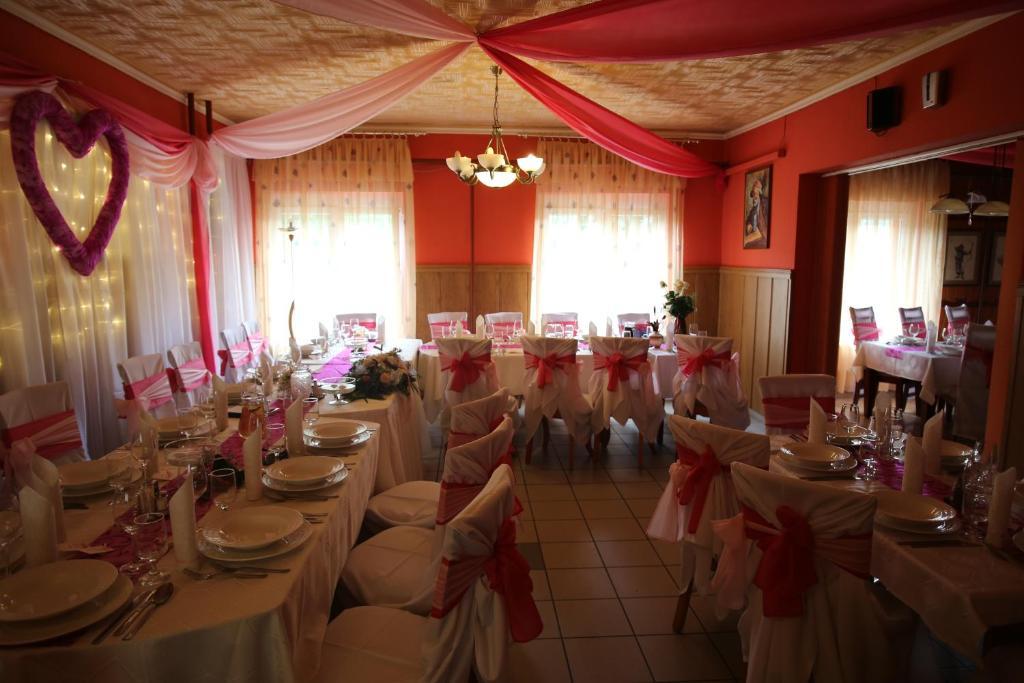 Fenyves Fogado Hotel Szurdokpüspöki Zewnętrze zdjęcie